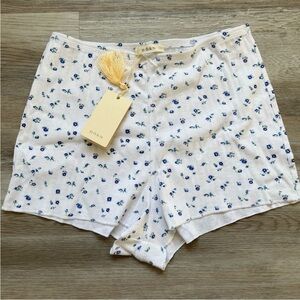 Dôen White Floral Shorts